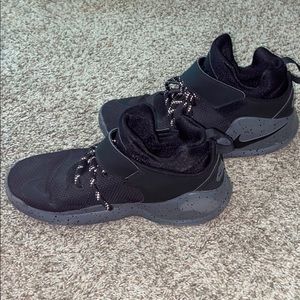 Black Nike shoes. Size 9